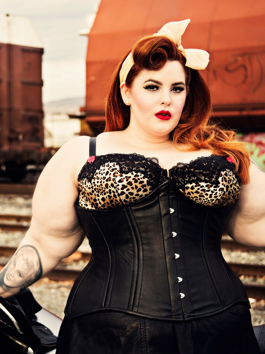 Plus Size Black Leather Corset for ...